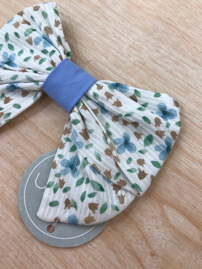 Fermaglio Belan in cotone bianco con fiorellini