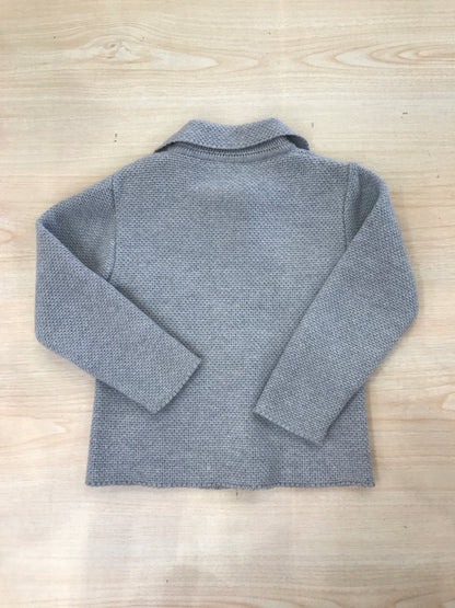 Completo Paz Rodriguez pantalone lungo grigio con camicia bianca a pois con cardigan grigio in lana