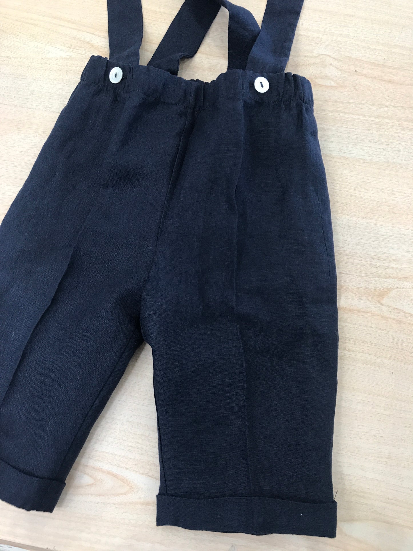 Pantalone Colibrì in lino lungo blu scuro con bretelle