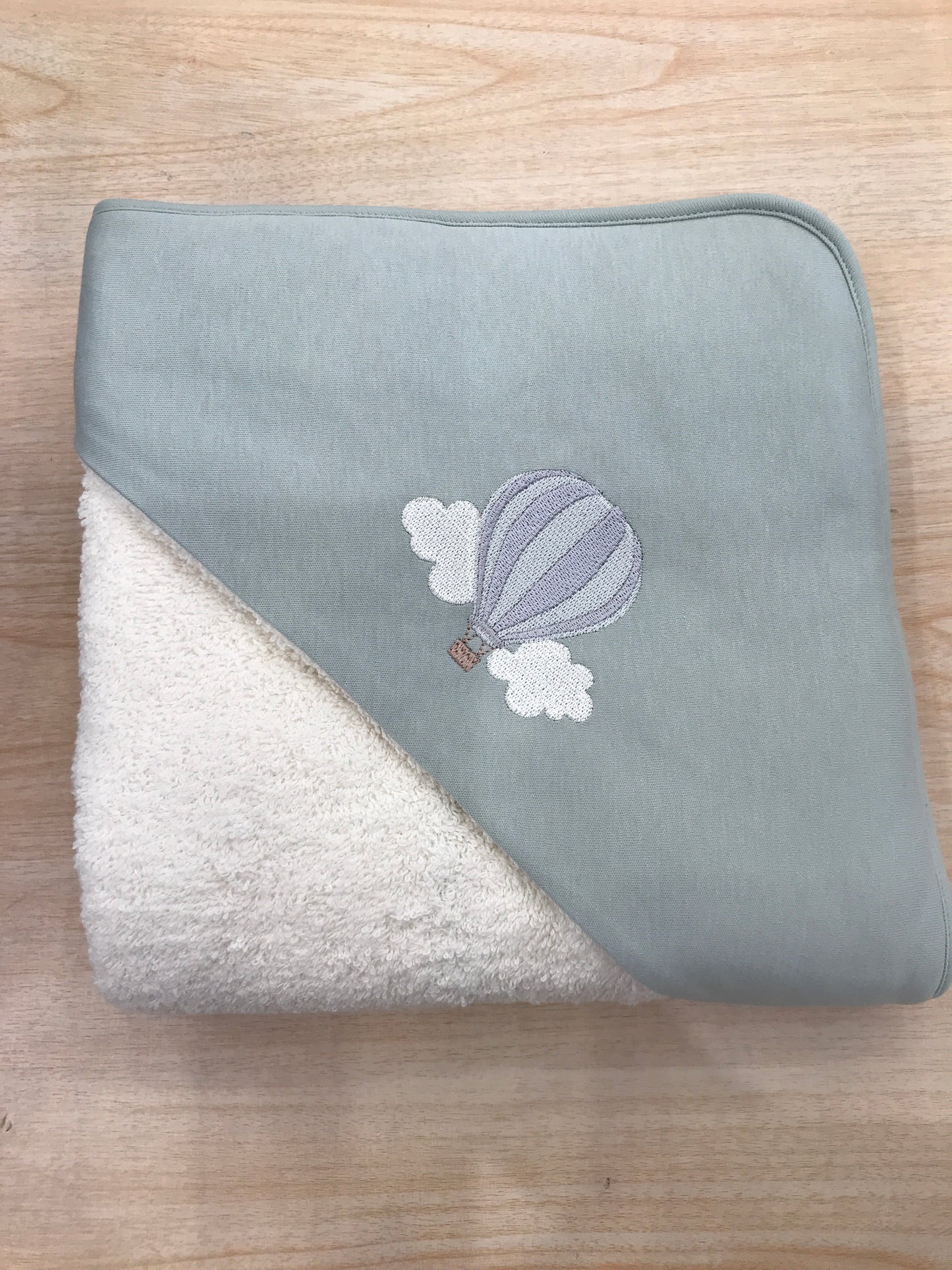 Accappatoio Baby Gi in spugna con triangolo verde menta con mongolfiera
