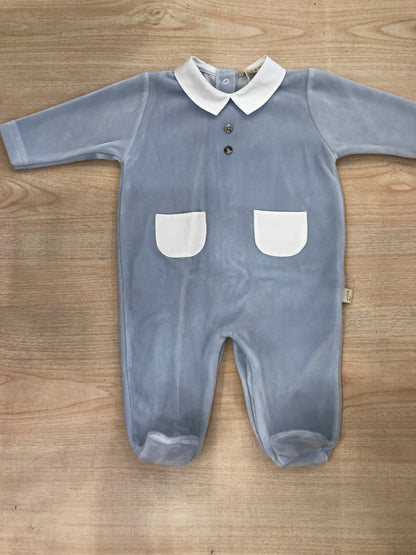 Tutina Baby Gi in ciniglia celeste polvere intera con tasche bianche sul davanti e colletto bianco