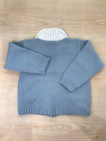 Cardigan Colibrì in filo celeste con colletto bianco e tasche rifinite bianche