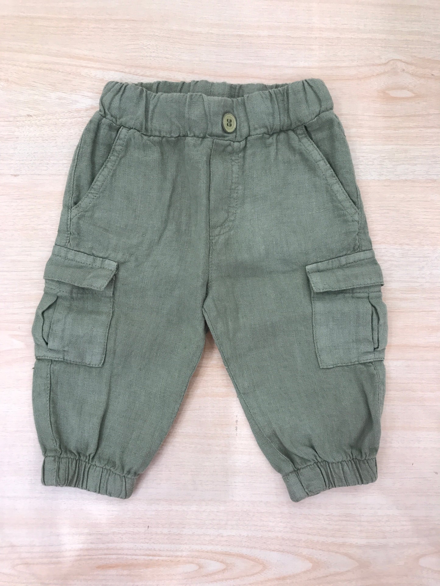 Pantalone cargo in lino con finto bottone ed elastico con tasconi laterali
