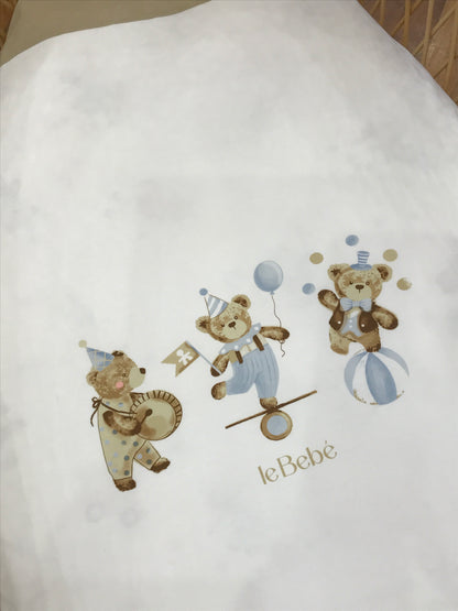 Coperta Le Bebè in cotone bianca e tortora con tre orsetti del circo reversibile sul retro tanti piccoli orsetti del circo