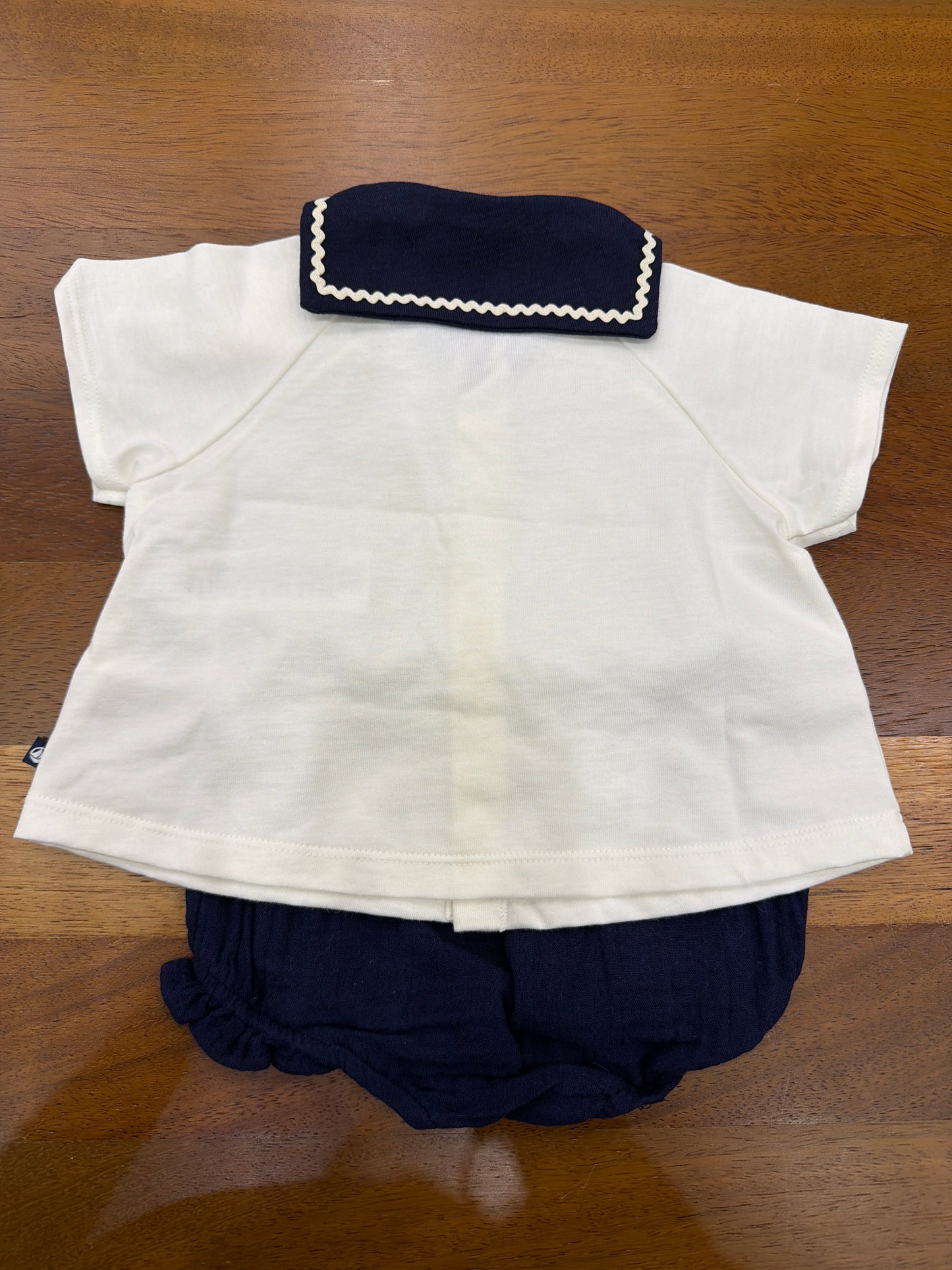 Completino Petit Bateau in cotone mezza manica collo marinaretto con culotte