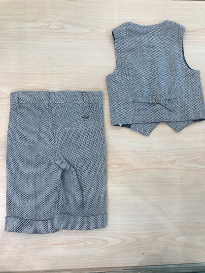 Completo Byblos in cotone gilet con bermuda blu scuro con rifiniture bianche