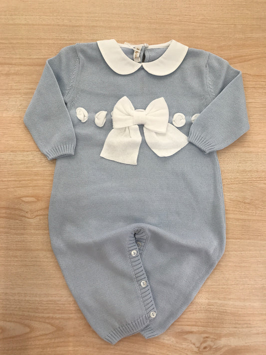 Tutina Baby Lord in filo manica lunga gamba lunga con collo tondo bianco con passanastro e fiocco sul davanti