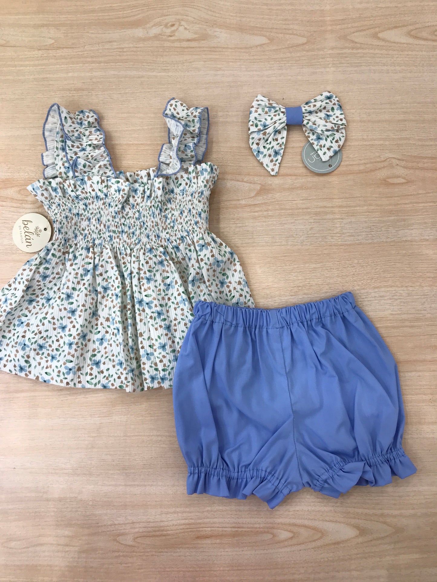 Completo Belan due pezzi casacca con bretelle a fiori con rusche sul corpetto con culotte abbinata
