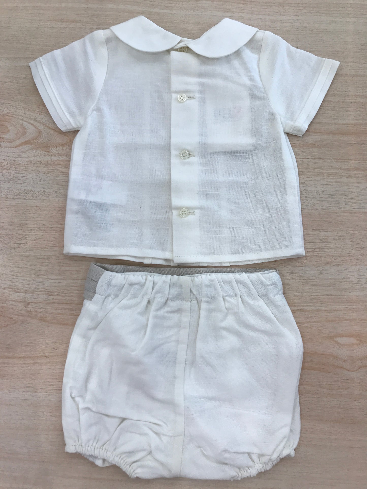 Completo Paz Rodriguez in cotone camicia mezza manica con pieghe con pantalone corto e fascia invita tortora a pieghe