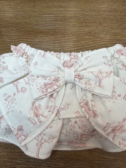 Culotte in caldo cotone con fantasia e doppia balza porta sul retro un fiocco con la stessa fantasia.