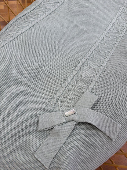 Coperta PCS con lavorazione centrale di trecce e cuori ricamati con fiocco laterale