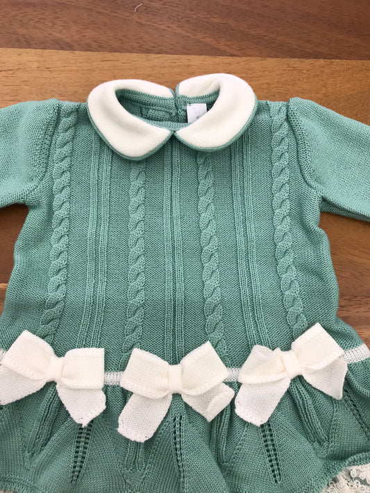 Tutina colori chiari abitino in lana con trecce e pizzo
