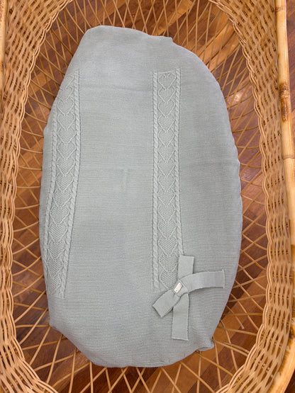 Coperta PCS con lavorazione centrale di trecce e cuori ricamati con fiocco laterale