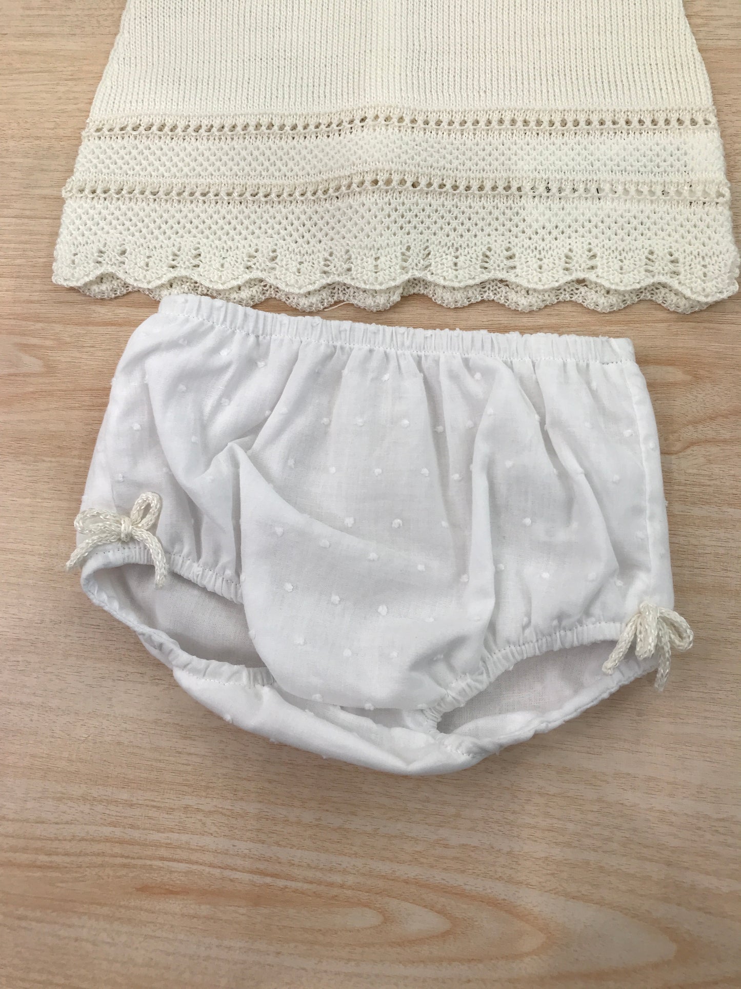 Completo PCS in filo mezza manica con colletto con rusche con culotte bianca abbinata