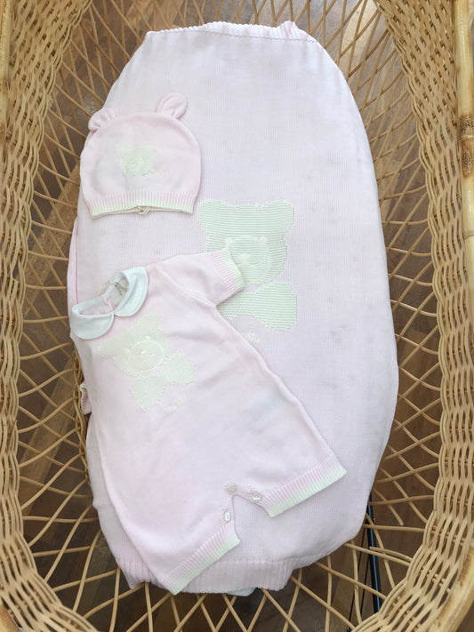 Coordinato nascita Nanan in filo rosa con orsetto beige ricamato