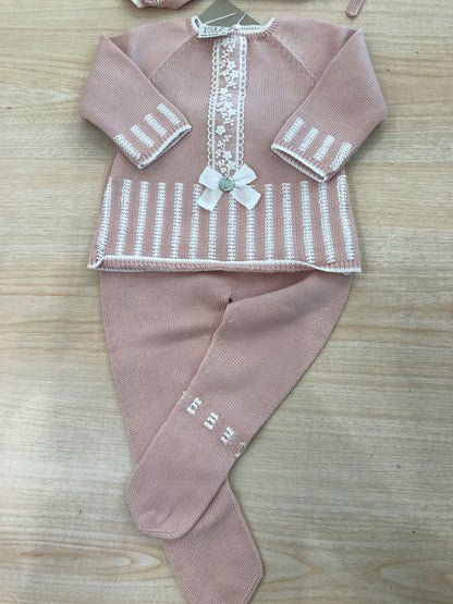 Completo Paz Rodriguez in filo tutina due pezzi con piedini e lavorazione in bianco con applicazione in pizzo con cuffietta