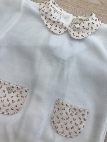 Tutina Baby Gi in ciniglia intera con taschine e fiocchetto floreale sul davanti
