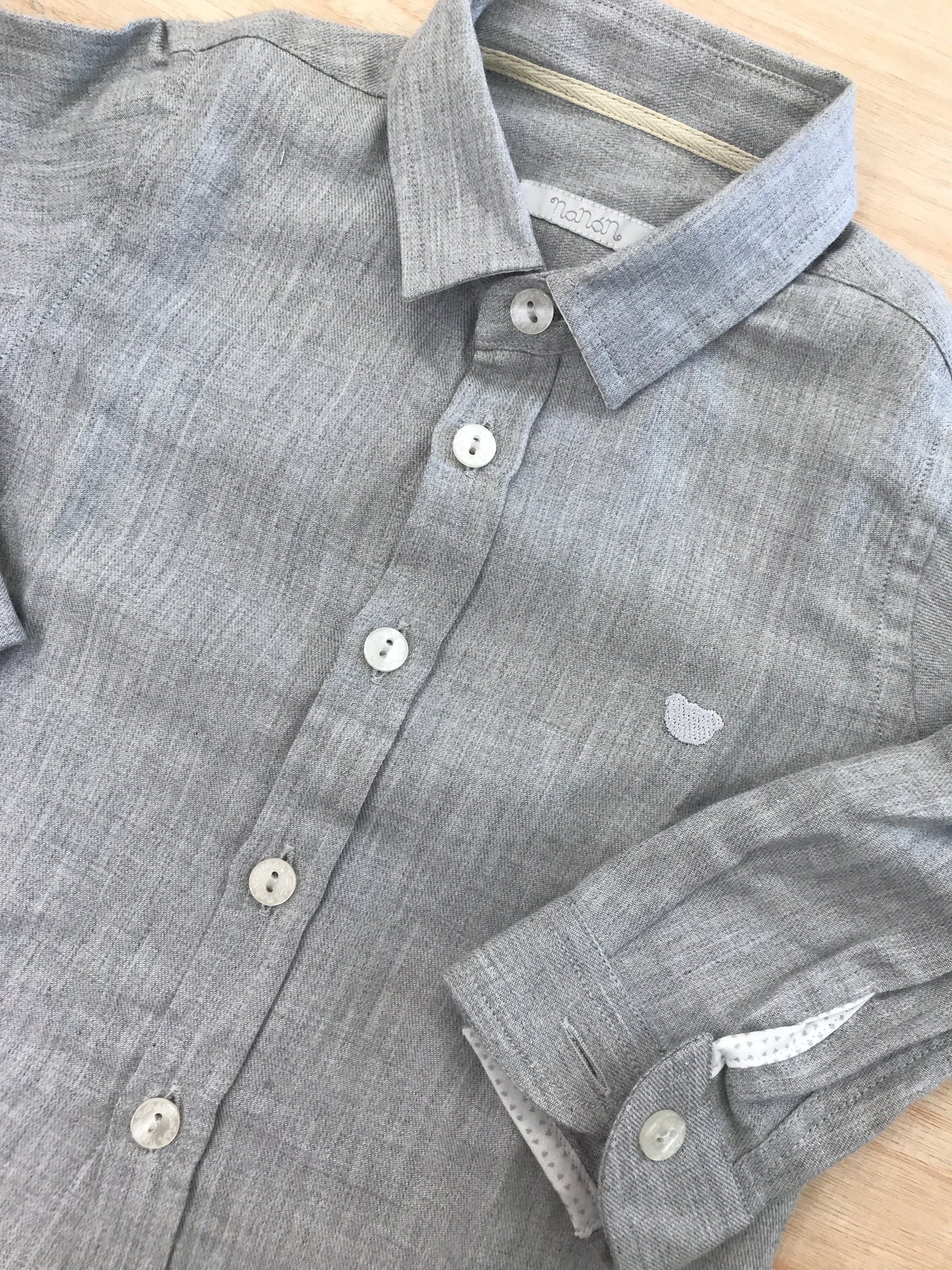 Camicia Nanan manica lunga in cotone grigia con collo a punta