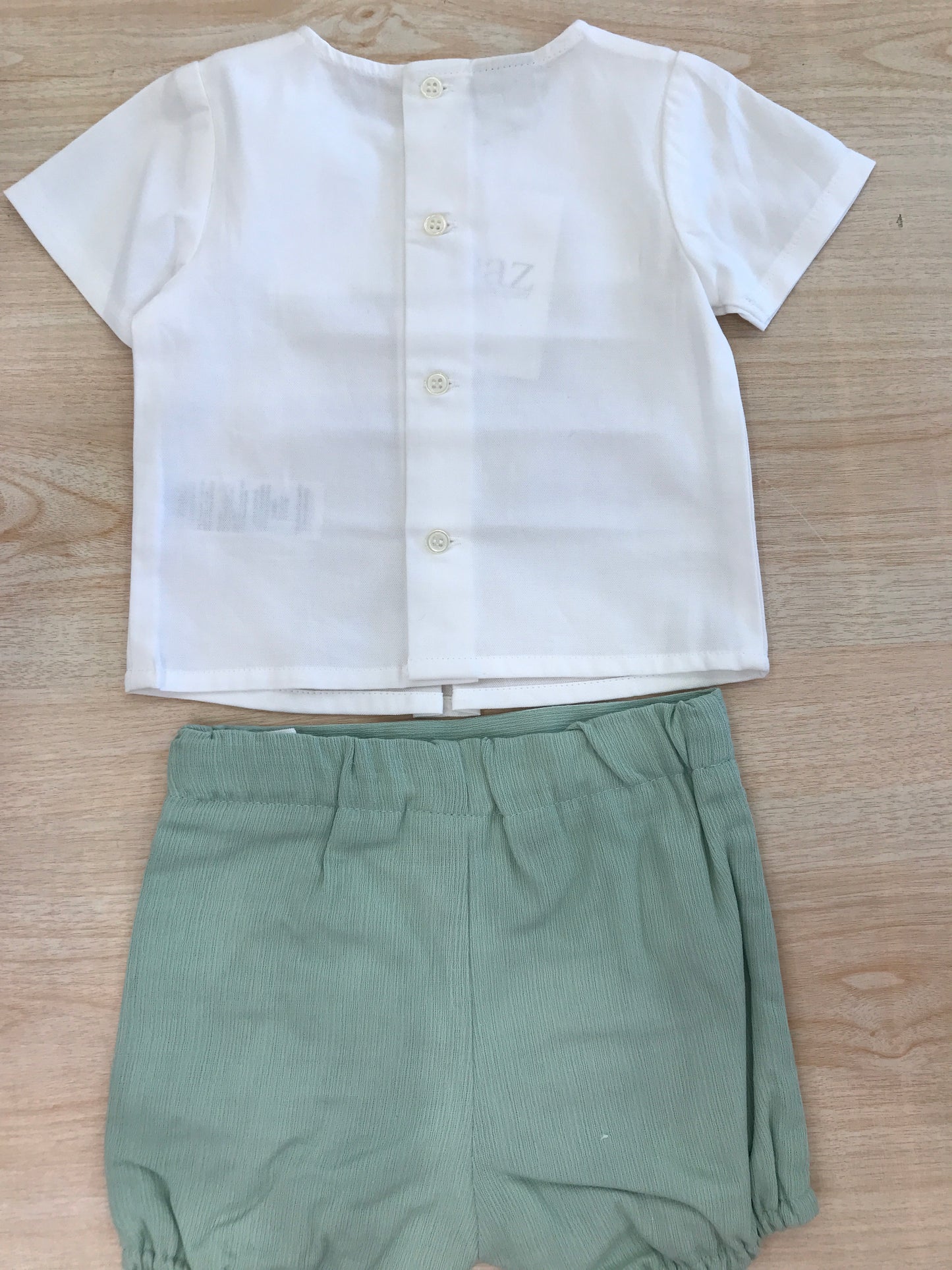 Completo Paz Rodriguez in cotone camicia mezza manica con bavettone e pois verdi con pantalone corto