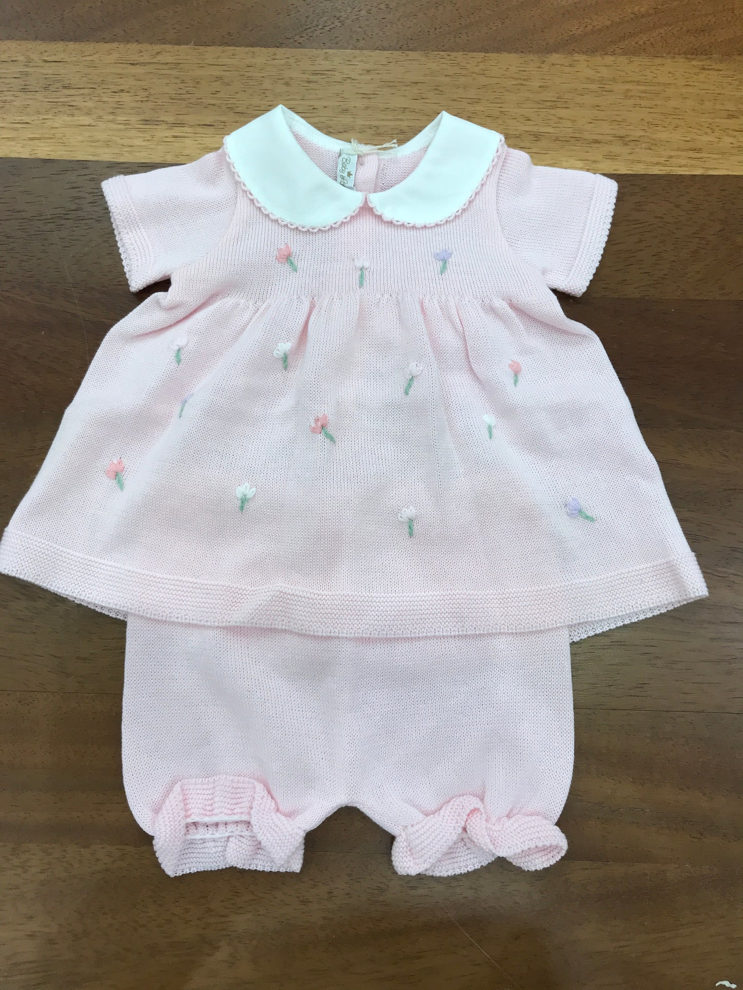 Completo Baby Lord in filo rosa due pezzi mezza manica con fiorellini ricamati sul davanti