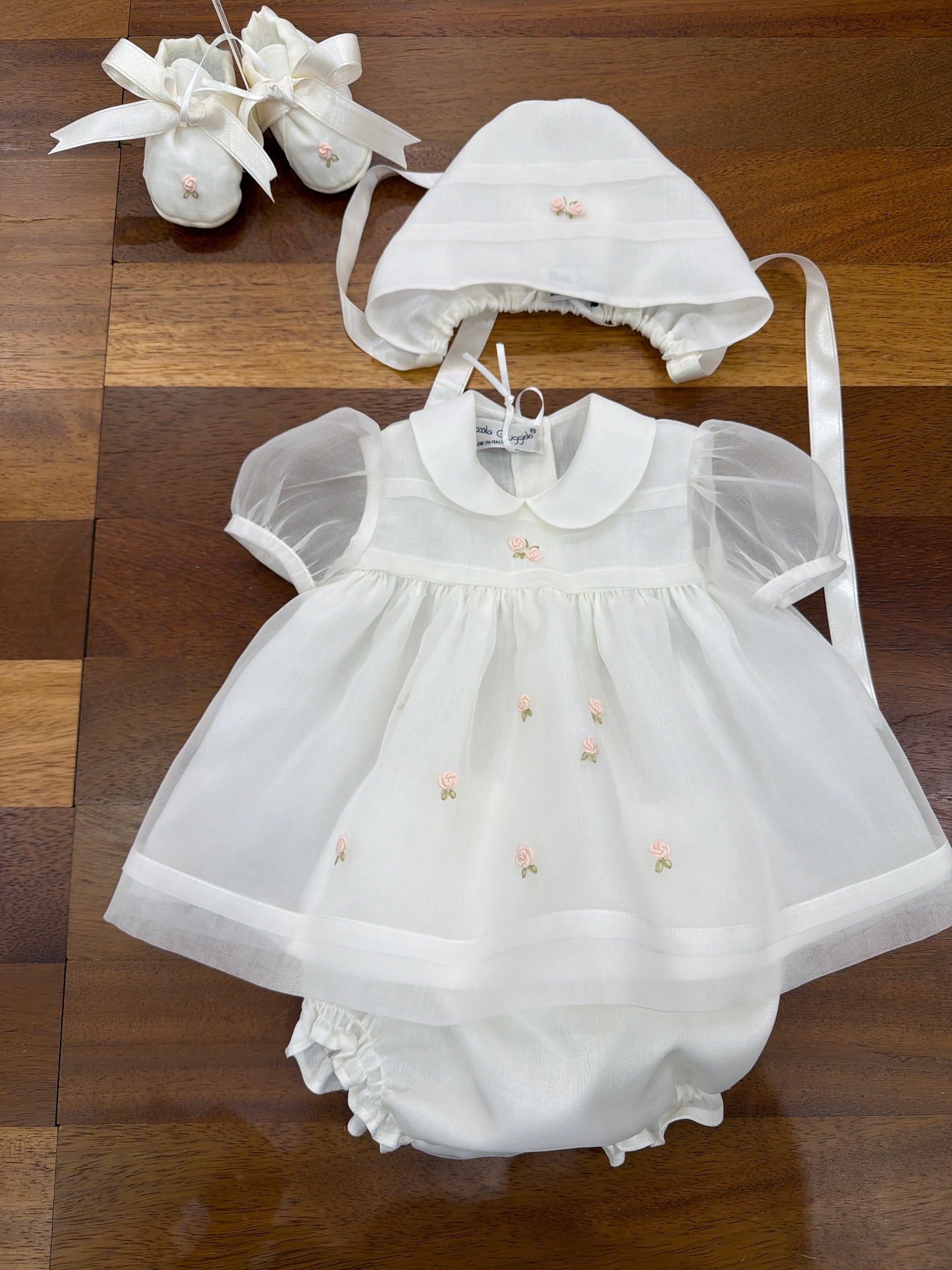 Abitino Piccola Giuggiola in organza in seta panna con culotte con roselline ricamate