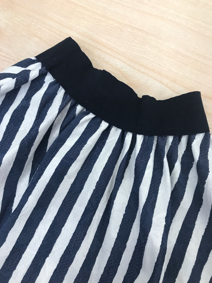 Gonna Magil a righe bianche e blu con elastico in vita e fiori tono su tono