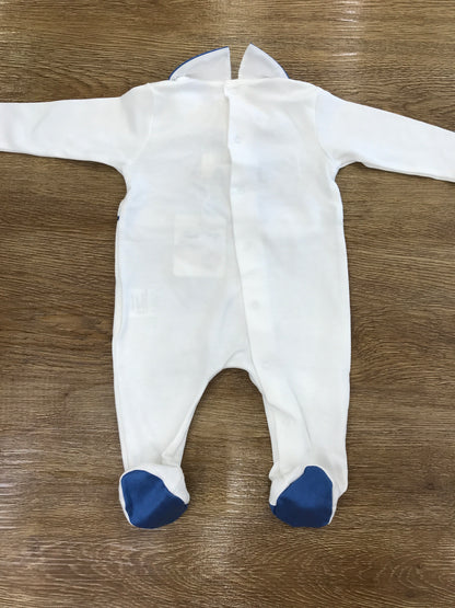 Tutina Cielo Blu in cotone intera bianca rifinita con dettagli bluette con disegno centrale