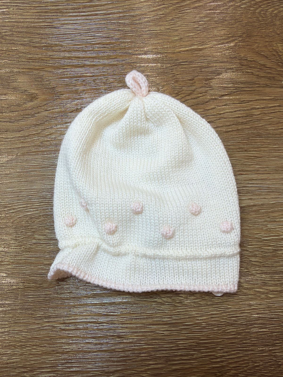 Cappello Piccola Giuggiola in lana panna con pois rosa in rilievo
