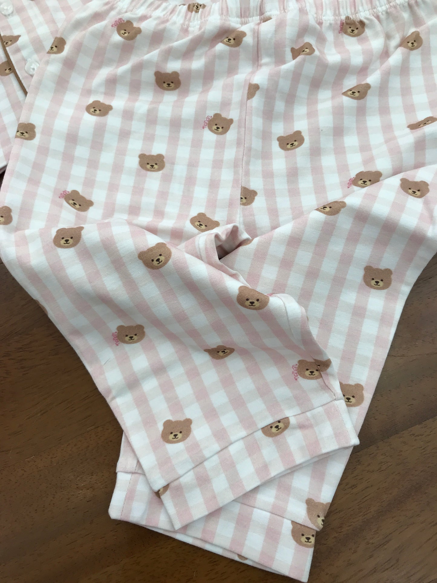 Pigiama Nanan in cotone due pezzi a quadretti bianco e rosa con orsetti marroni