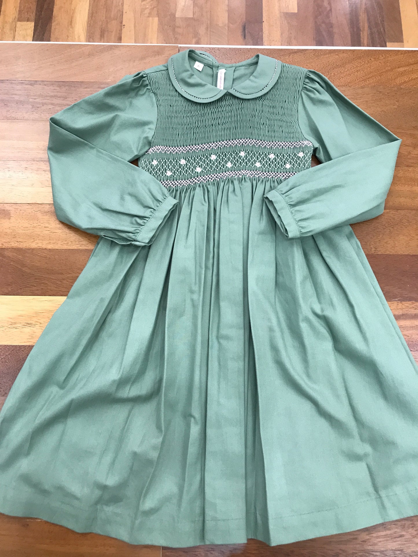 Abitino Les Enfants de Gisele in caldo cotone verde manica lunga collo tondo punto smock e rose rosa ricamate sul corpetto