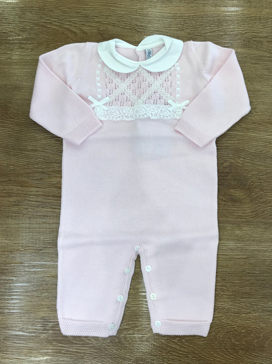 Tutina Bebè di Almy in filo rosa collo tondo bianco con pizzo sul corpetto
