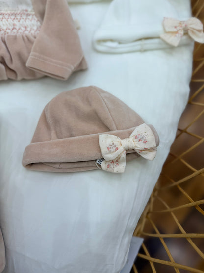 Coordinato nascita Baby Gi in ciniglia con lavorazione di punto smock fiorellini e fiocchetti