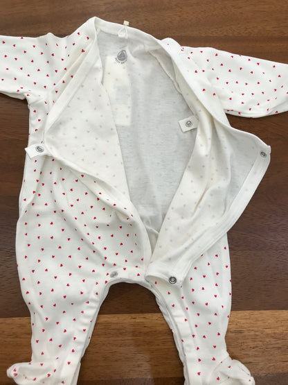 Tutina Petit Bateau di cotone antipanico bianca con piccoli cuori rossi