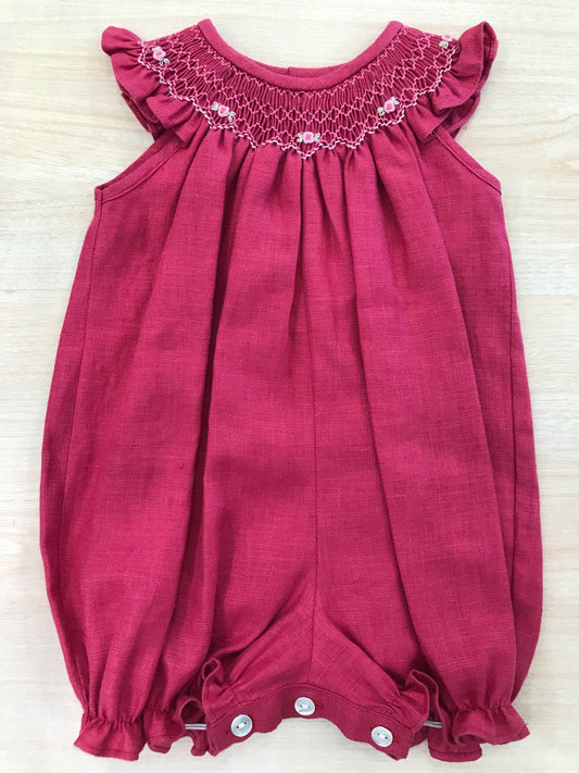 Pagliaccetto Les Enfants de Gisele in lino magenta con rusche e collo lavorato da punto smock con roselline