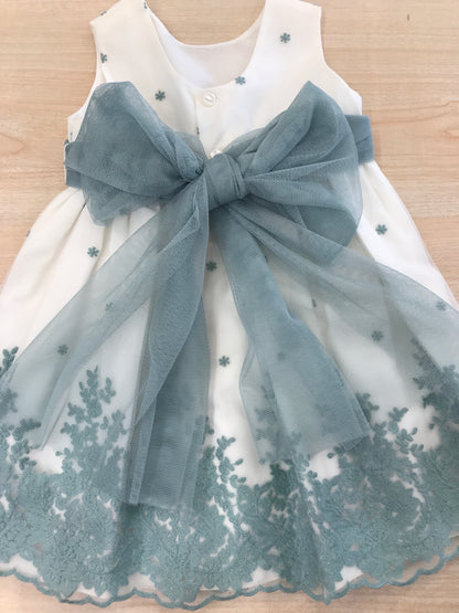 Abito Paz Rodriguez in cotone bianco con ricami e pois con fascia in vita con applicazione di fiori