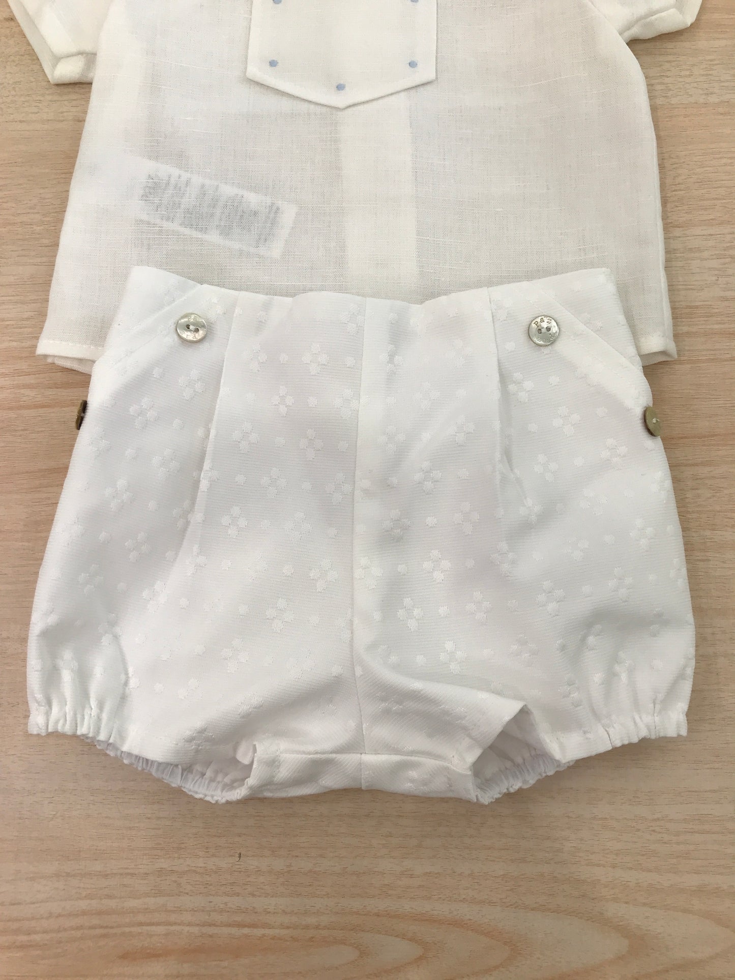 Completo Paz Rodriguez in cotone camicia mezza manica con lavorazione sul petto pantalone corto bianco