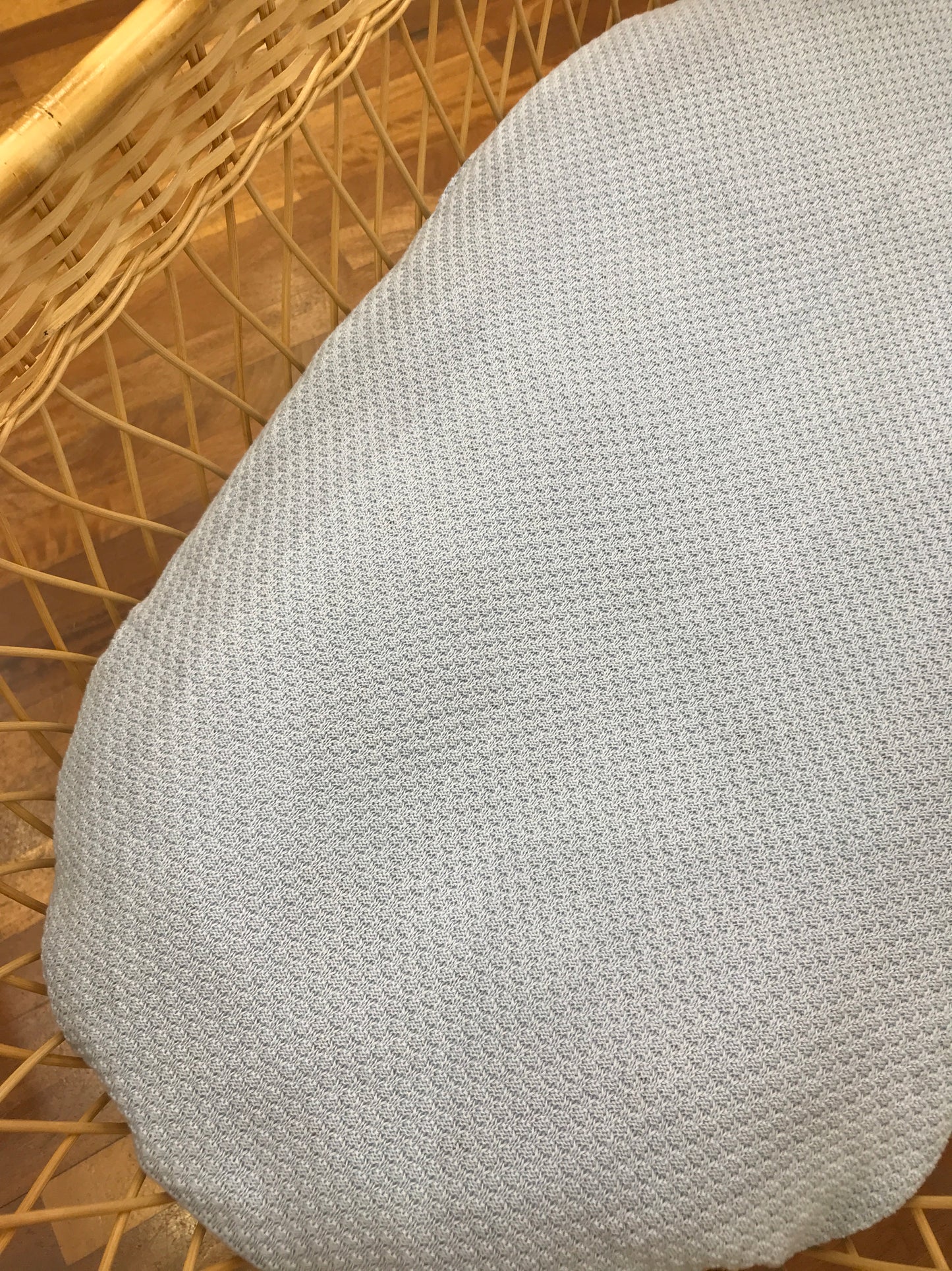 Coperta Paz Rodriguez in filo celeste con lavorazione in maglia