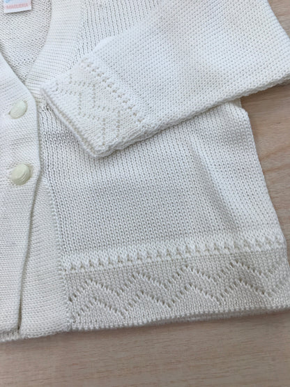 Cardigan Baby Lord in filo panna con due piccoli bottoncini e lavorato a zig zag