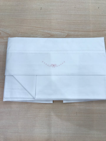 Lenzuola Baby Gi in cotone completo sotto con elastico sopra e federa rifinito con pois e fiocchetto rosa