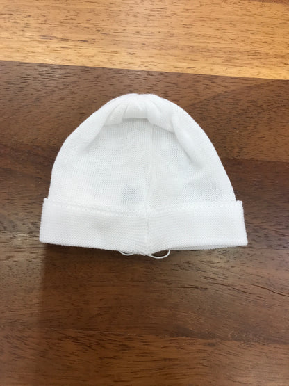 Cappello Baby Lord in filo bianco con risvolto con fiocco rosa applicato