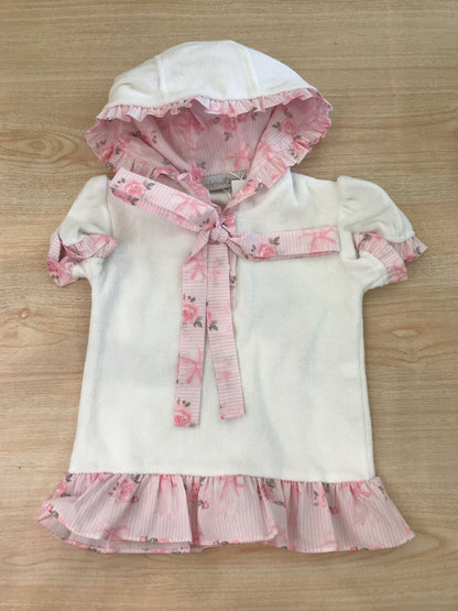Poncho Fofettes in spugna bianca con rusche rosa con rose mezza manica con cappuccio