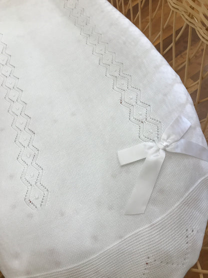 Coperta PCS in filo di cotone bianca con lavorazione sul davanti e fiocco laterale
