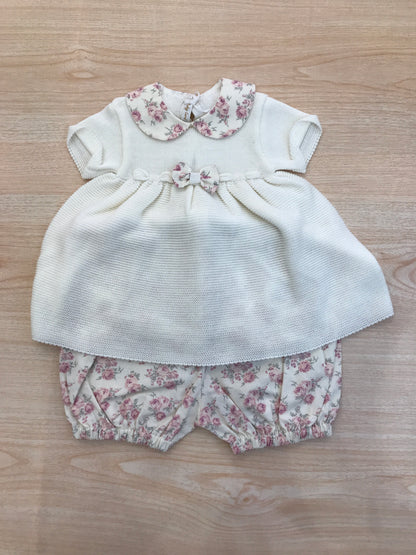 Completo Baby Lord in filo due pezzi mezza manica con collo con fiorellini con fiocchetto al centro e pantalone corto con fiorellini