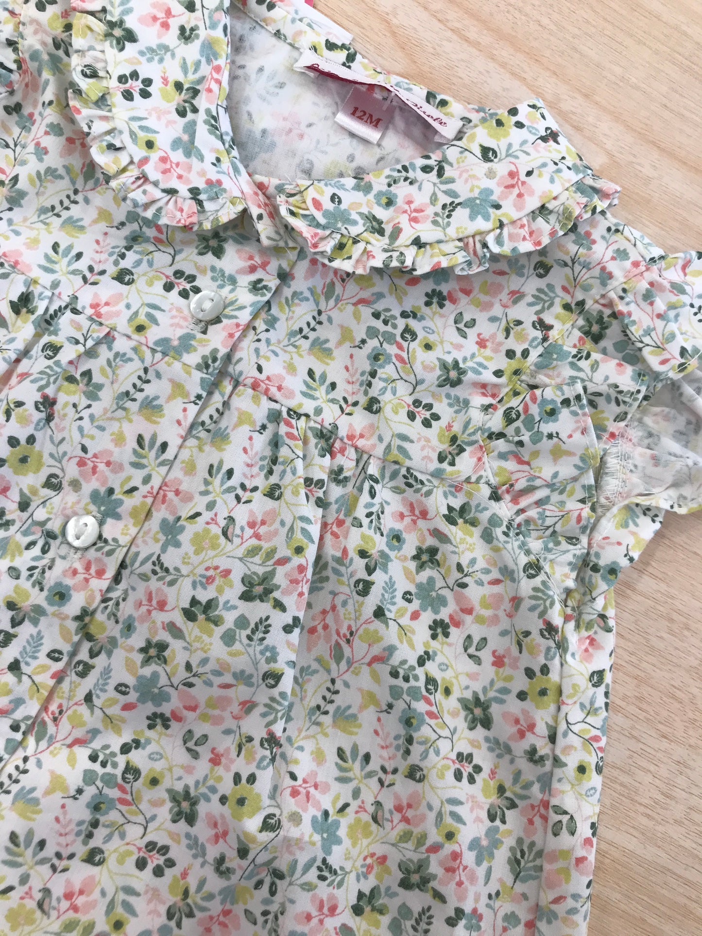 Camicia Les Enfants de Gisele in cotone smanicata con rusche a fiori colorati con bottoni sul davanti
