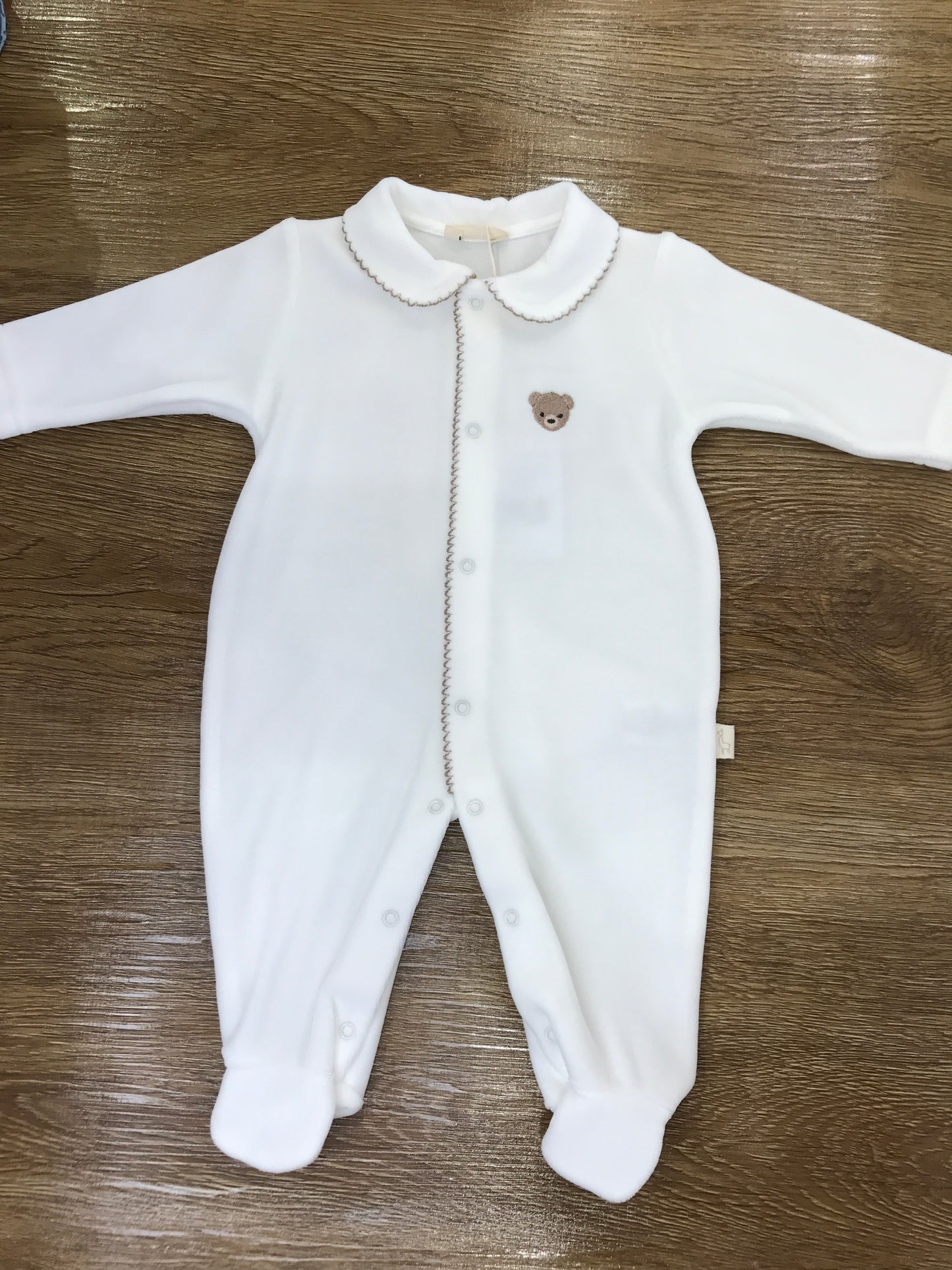 Tutina Baby Gi in ciniglia intera panna rifinita tortora con orsetto ricamato
