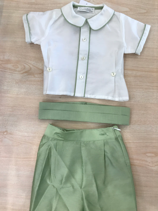 Completo Crochette in cotone camicia mezza manica bianca con rifiniture in verde con bermuda e fascia con pieghe verde