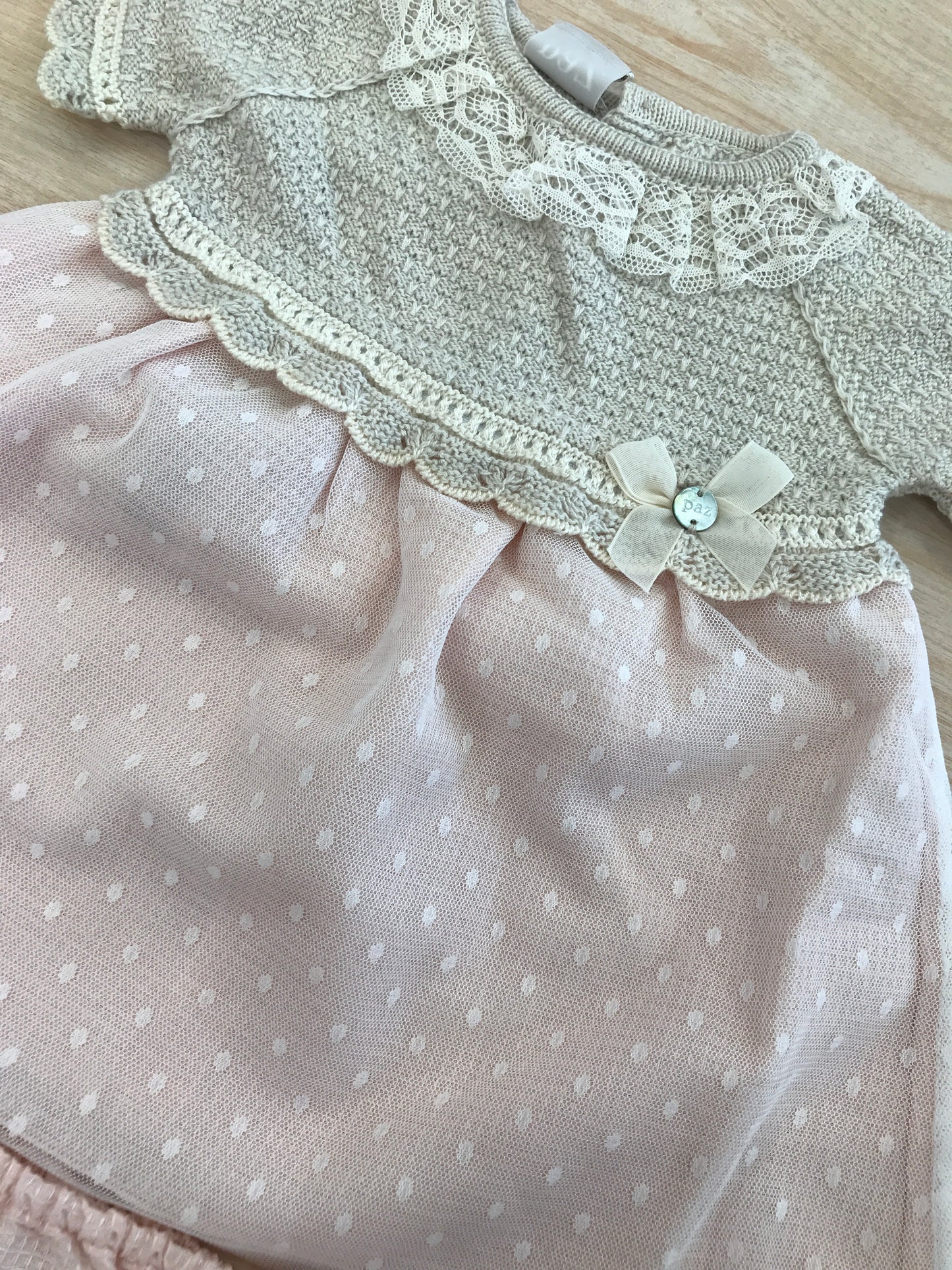 Completo Paz Rodriguez in filo abitino con corpetto tortora e gonna in rosa abbinato a culotte