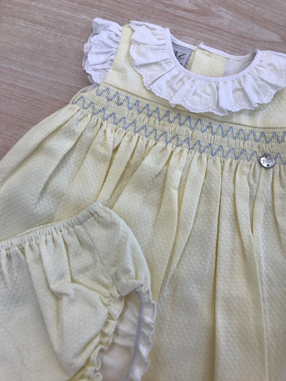 Abito Paz Rodriguez in cotone smanicato con rusche bianca con lavorazione di punto smock sul corpetto con culotte abbinata