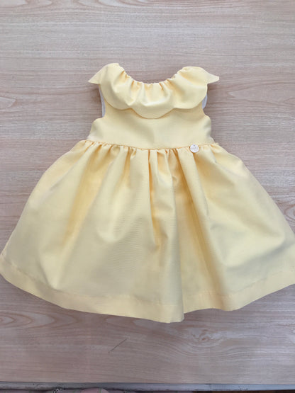 Abito Le Bebè in cotone smanicato con collo smerlato con fiocco sul retro in una tonalità di giallo chiaro