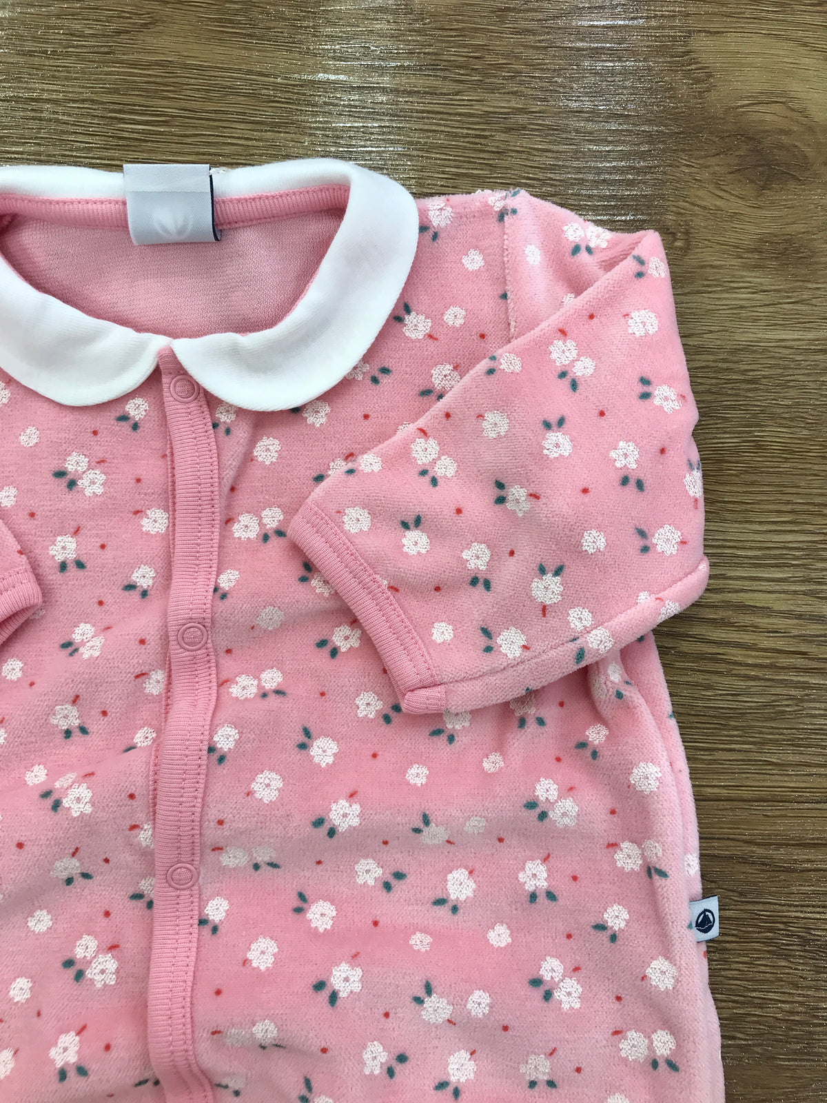 Tutina Petit Bateau in ciniglia intera con fiorellini e bottoni sul davanti